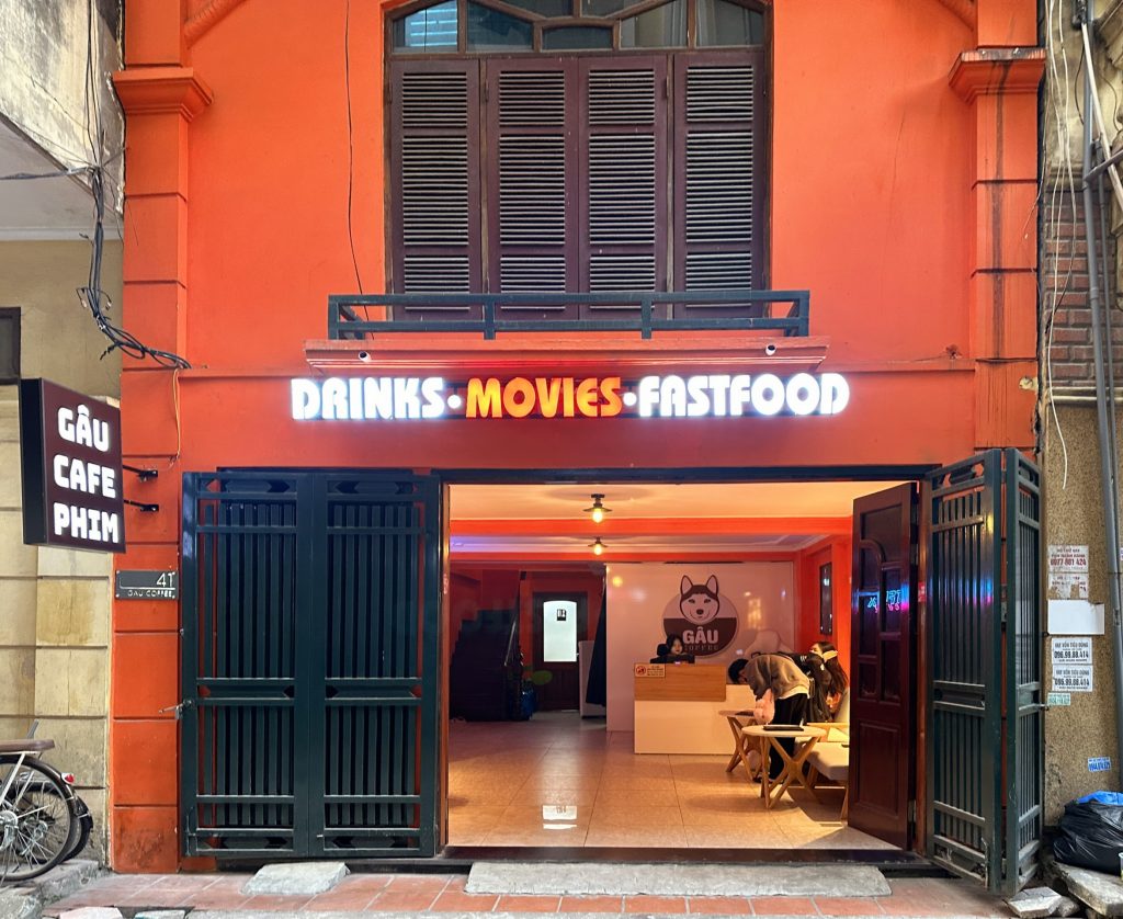 Cafe phim có camera không? Cách kiểm tra camera trong phòng