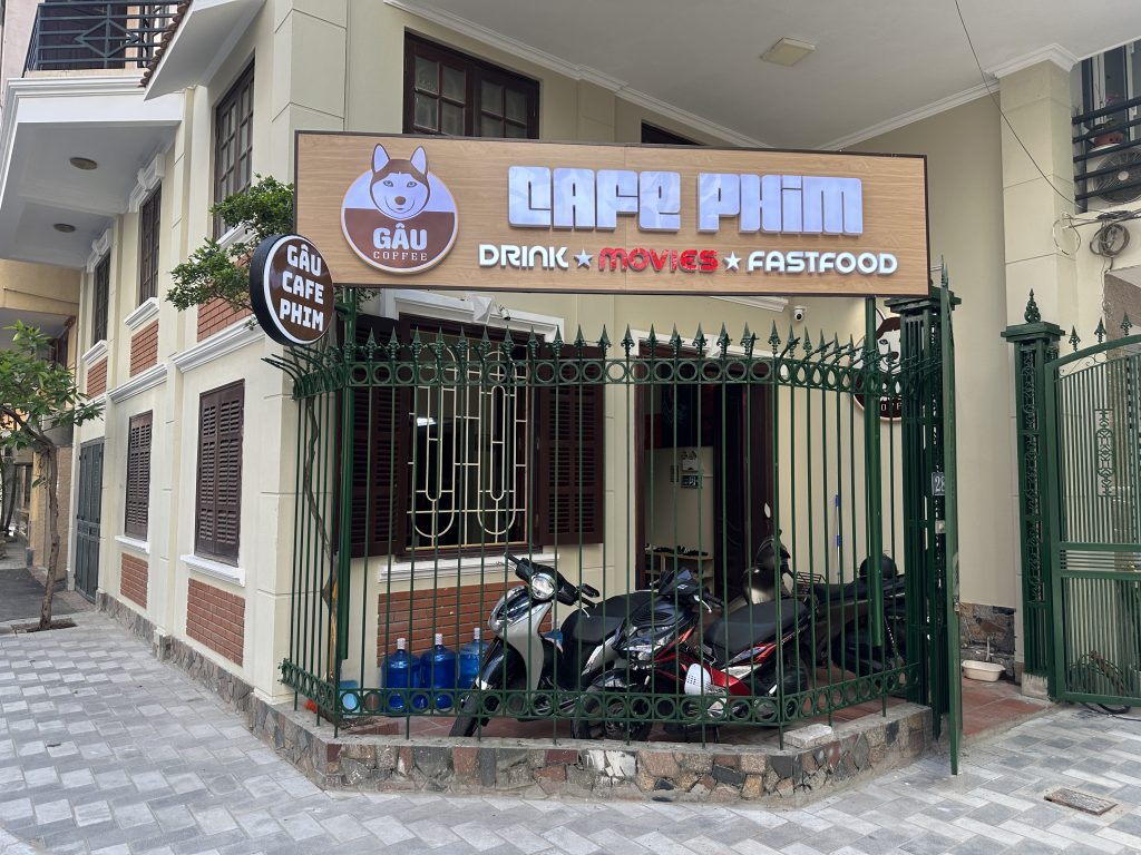 TƯNG BỪNG KHAI TRƯƠNG CƠ SỞ GÂU CAFE PHIM TẠI PHỐ NGHĨA